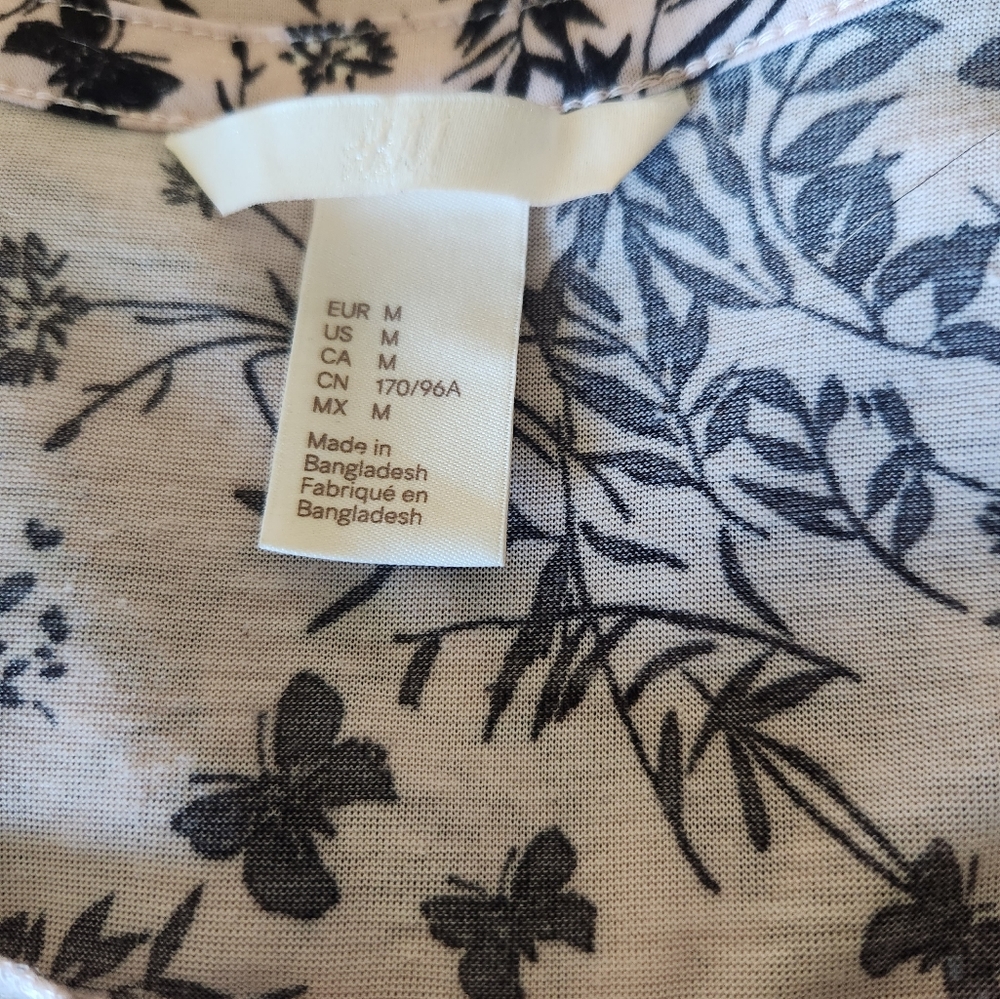 Blouse with ladybugs - Picture 2 of 6